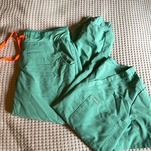 Figs scrub set Zamora and Catarina size medium/ petite bottoms